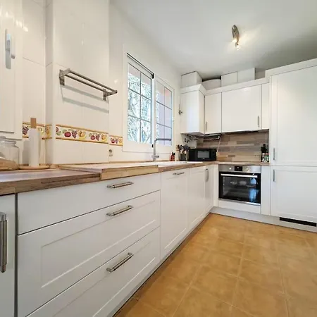 The Heart Of Nueva Andalucia Apartment
