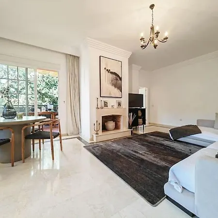The Heart Of Nueva Andalucia Apartment